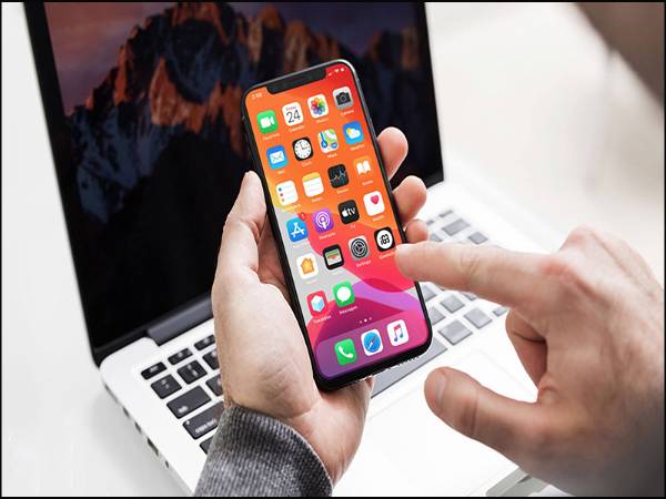 Kiểm tra bề mặt kính màn hình để test độ zin màn hình
