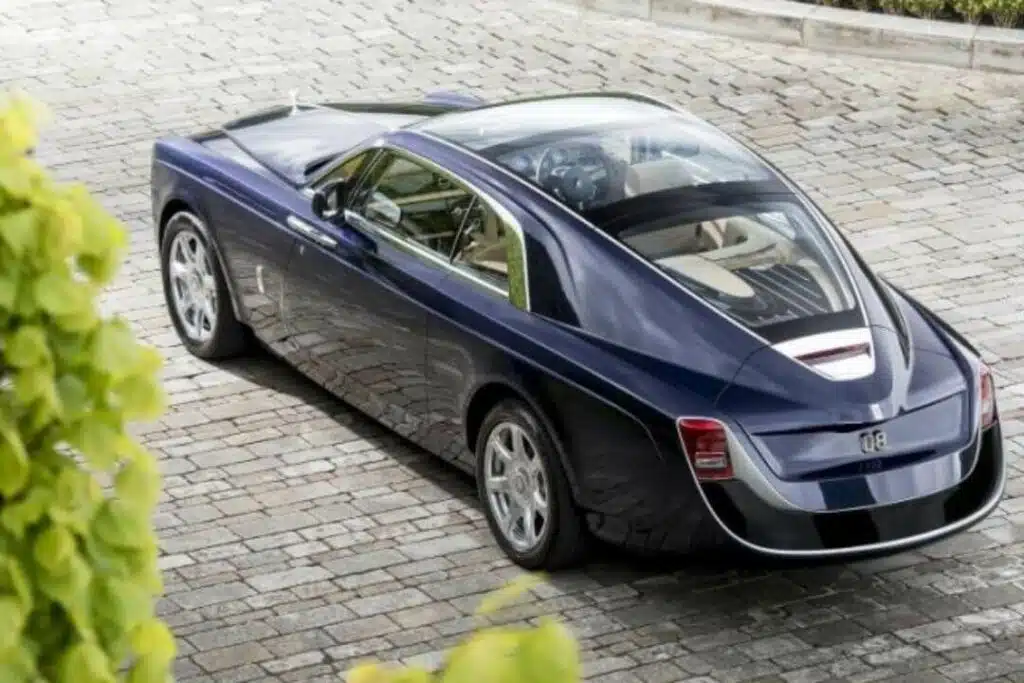 Một trong các xe đắt nhất là Rolls-Royce Sweptail – 13 triệu USD