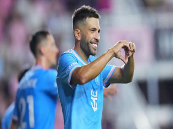 Những hậu vệ trái Barca nổi bật