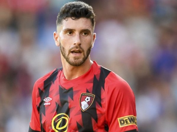 Barcelona nhắm Marcos Senesi cho hàng phòng ngự