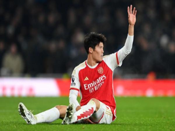 Cầu thủ nhật bản đá cho arsenal