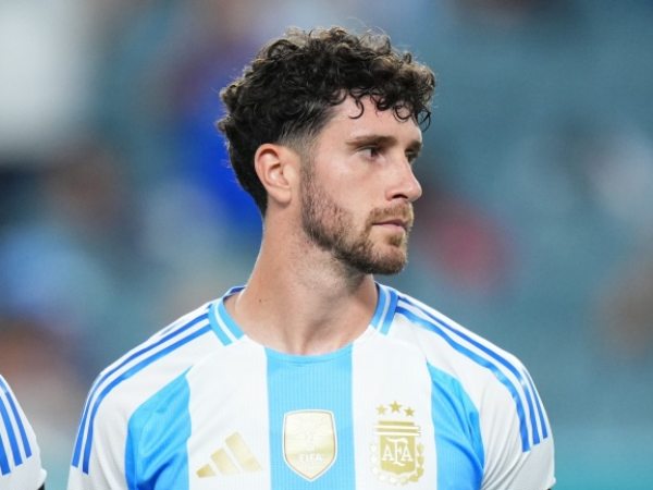 Barcelona cần bổ sung trung vệ sau sự ra đi của Inigo Martinez