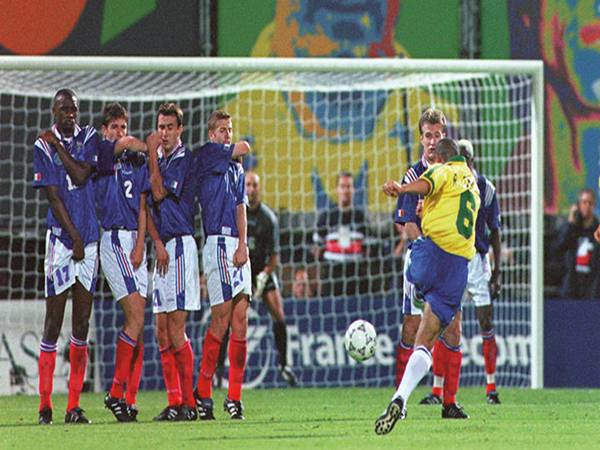 Cách sút Knuckleball đúng kỹ thuật và ưu nhược điểm