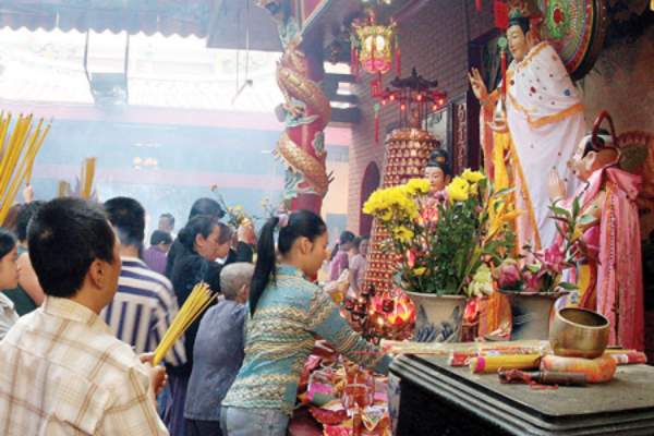 Mơ thấy đi chùa vào ngày lễ lớn